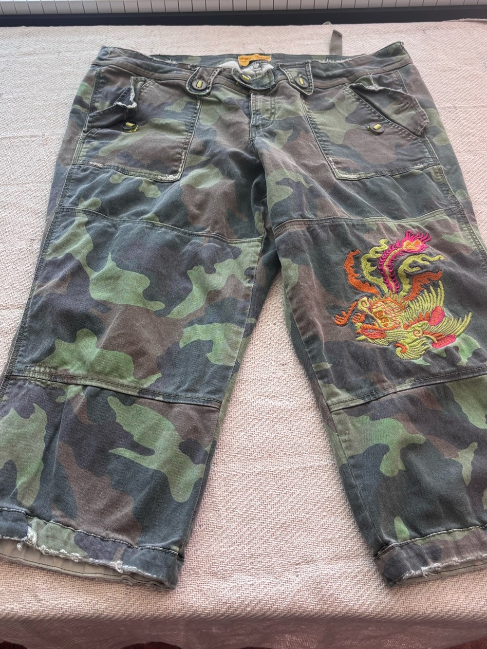 Dragon Embroidered Camo Military Workwear Cropped 9” MidRise Pants 40” Waistband - Picture 11 of 17